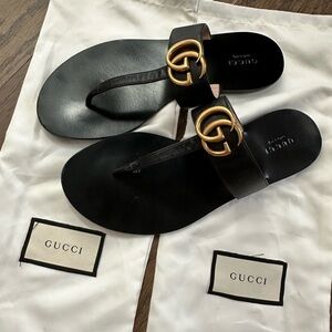 GUCCI GG Marmont Black Leather Thong Sandal in size 7.5 (38) w/ auth